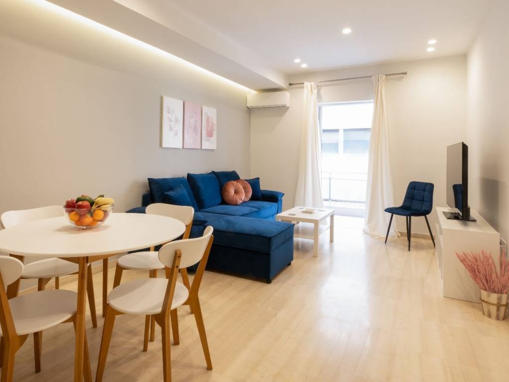 Trapezaria kai Saloni