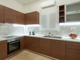 Pleros anakainismene kai exoplismene koyzina.