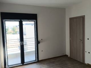 Κρεβατοκάμαρα με WC, 12+ τετραγωνικά,
κουφώματα Α&#039; ποιτητα