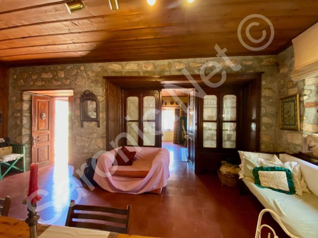 Mid-level across to kitchen and main front door