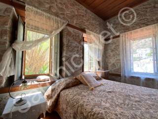 Top-level Virani master bed