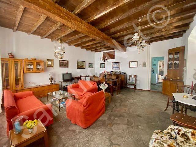 Ground floor entrance room (18thC shop)