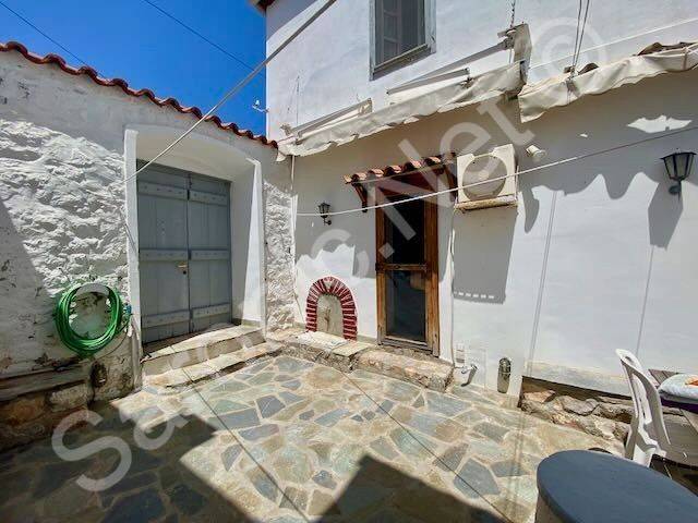 Courtyard doors from side street, door to kitchen