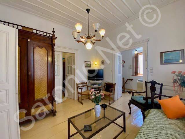 Sitting room, large walk in storage, right to internal stair