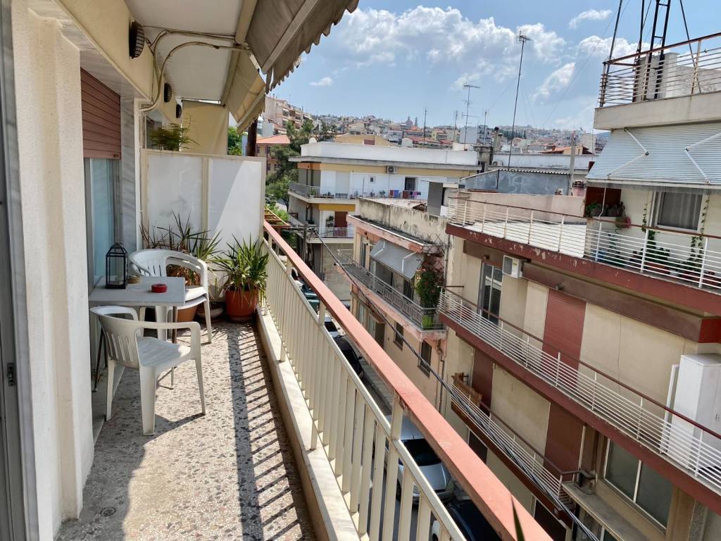 Μπαλκόνι σαλονοκουζίνας