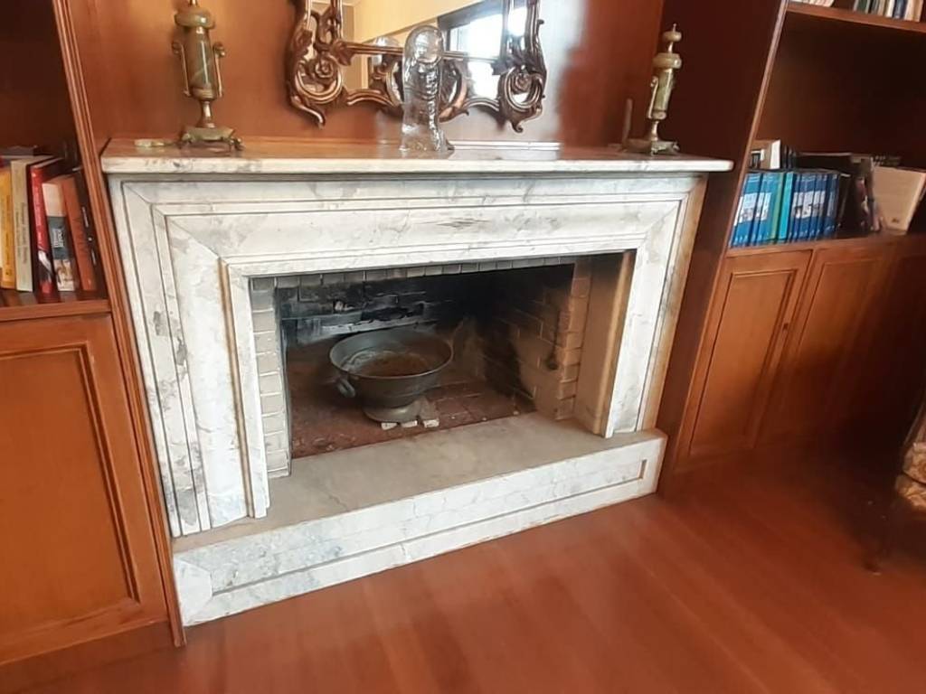 ΤΖΑΚΙ ΣΑΛΟΝΙ