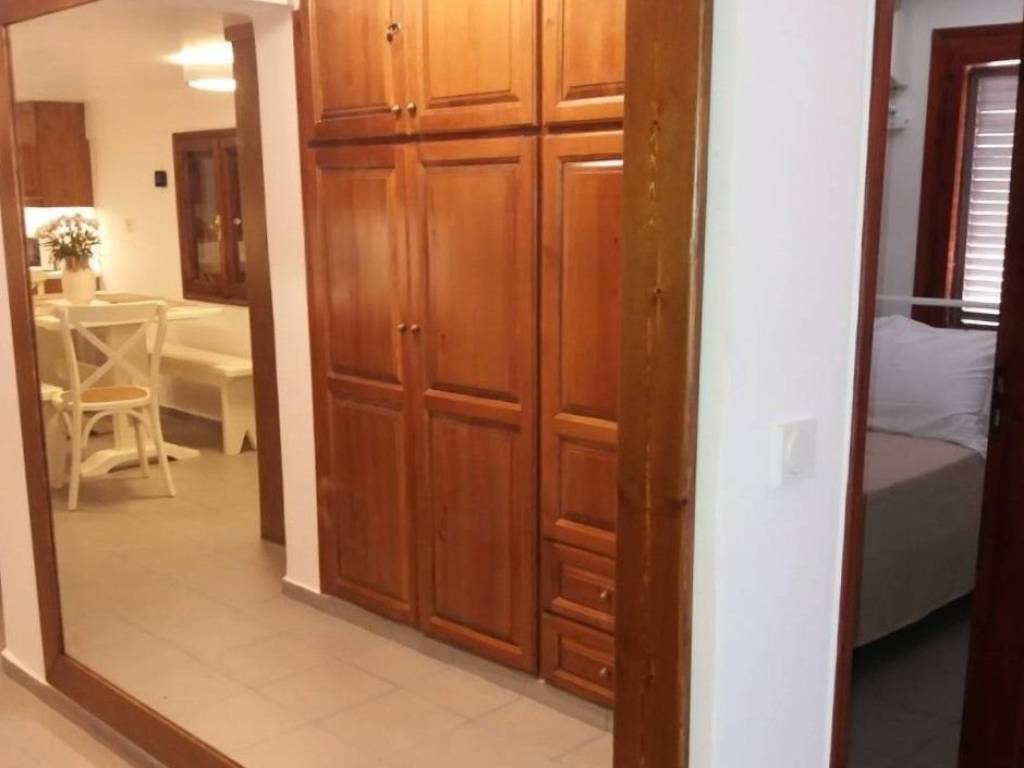 EPIPLEON APOTHEKEYTIKOS CHOROS STO ISOGEIO