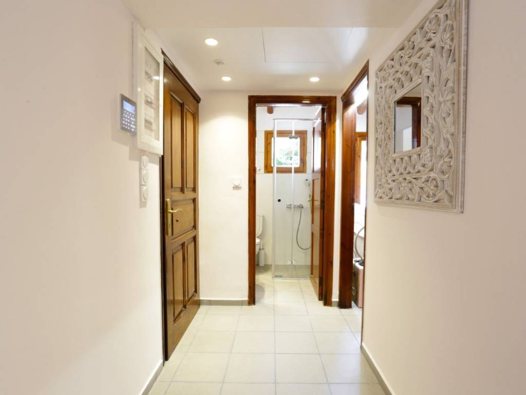 E EISODOS TES KATOIKIAS