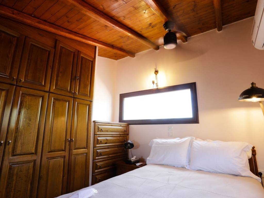 ME ENTOICHISMENES NTOYLAPES