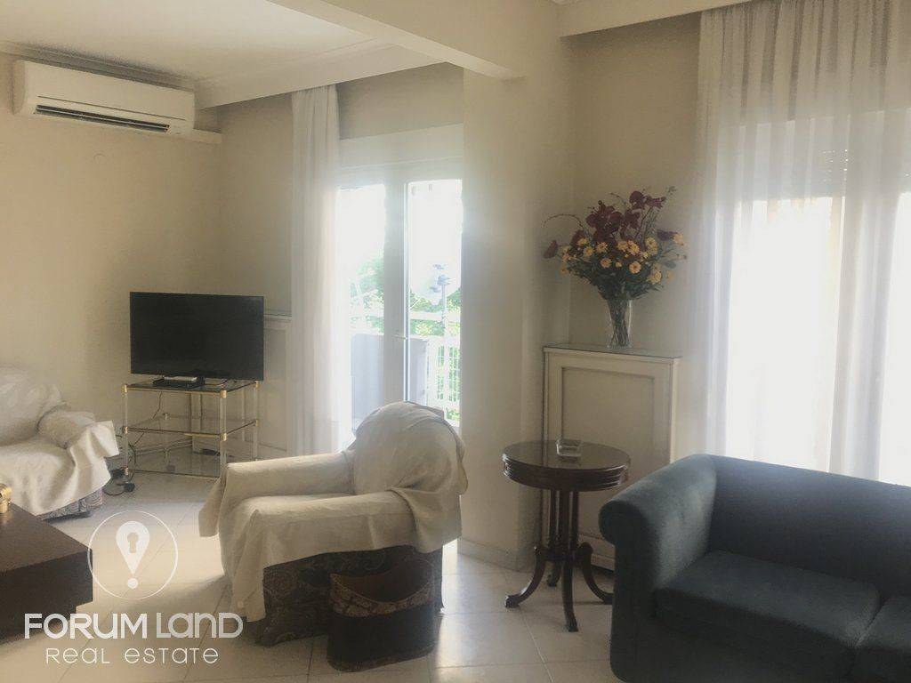 Forumland Real Estate, σαλόνι με τραπεζαρία