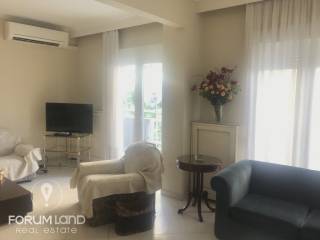 Forumland Real Estate, σαλόνι με τραπεζαρία