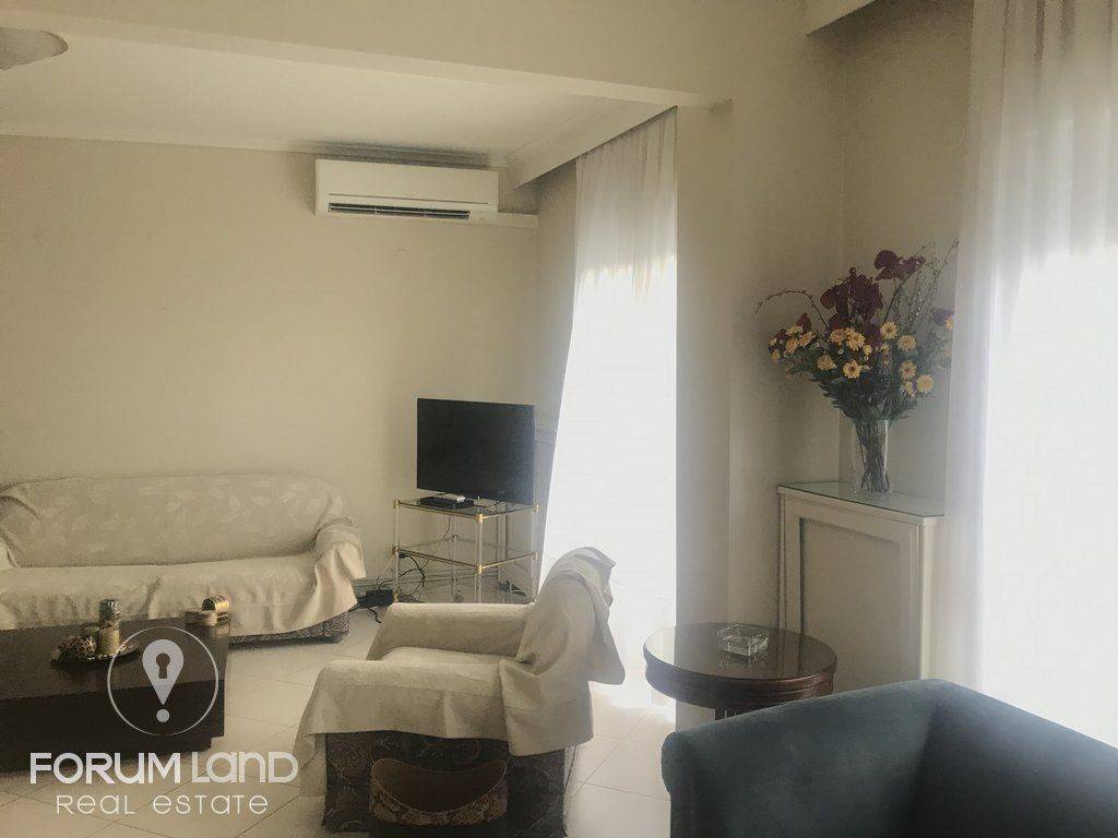 Forumland Real Estate, σαλόνι με τραπεζαρία