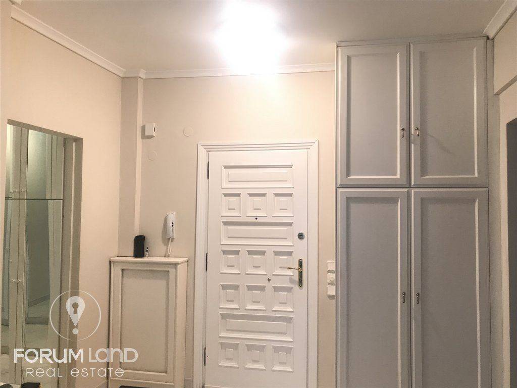 Forumland Real Estate, Είσοδος