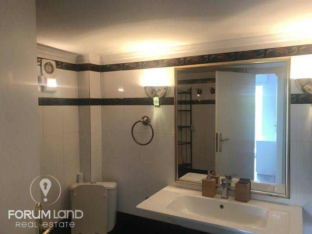 Forumland Real Estate, Μπάνιο