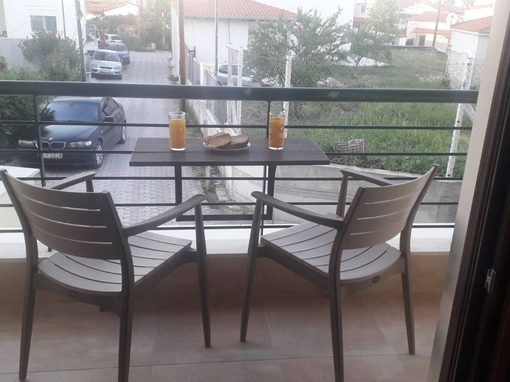 Μπαλκόνι και θέα από τον πρώτο όροφο