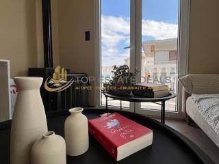 Εσωτερικό οικίας - ξυλόσομπα -μπαλκονόπορτα