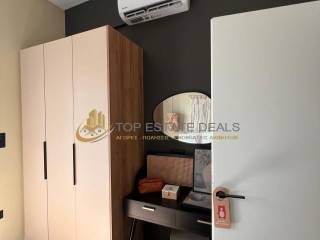 πόρτα για το 1ο  υπνοδωμάτιο -κλιματιστικό