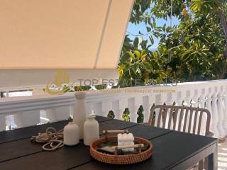 Trapezi exoteriko sten notia beranta