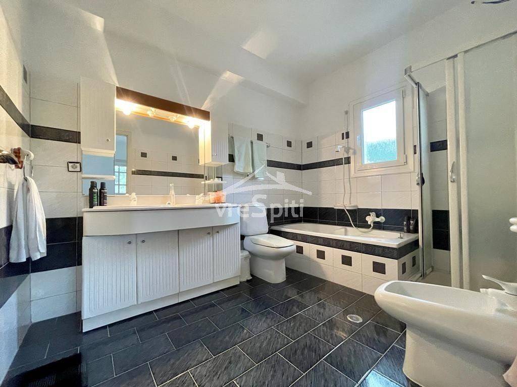 ΑΠΟΨΗ ΜΠΑΝΙΟΥ