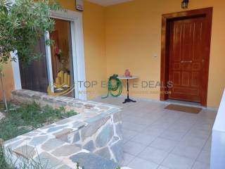 1ο μπαλκόνι -αριστερά μπαλκονόπορτα υπνοδωματίου