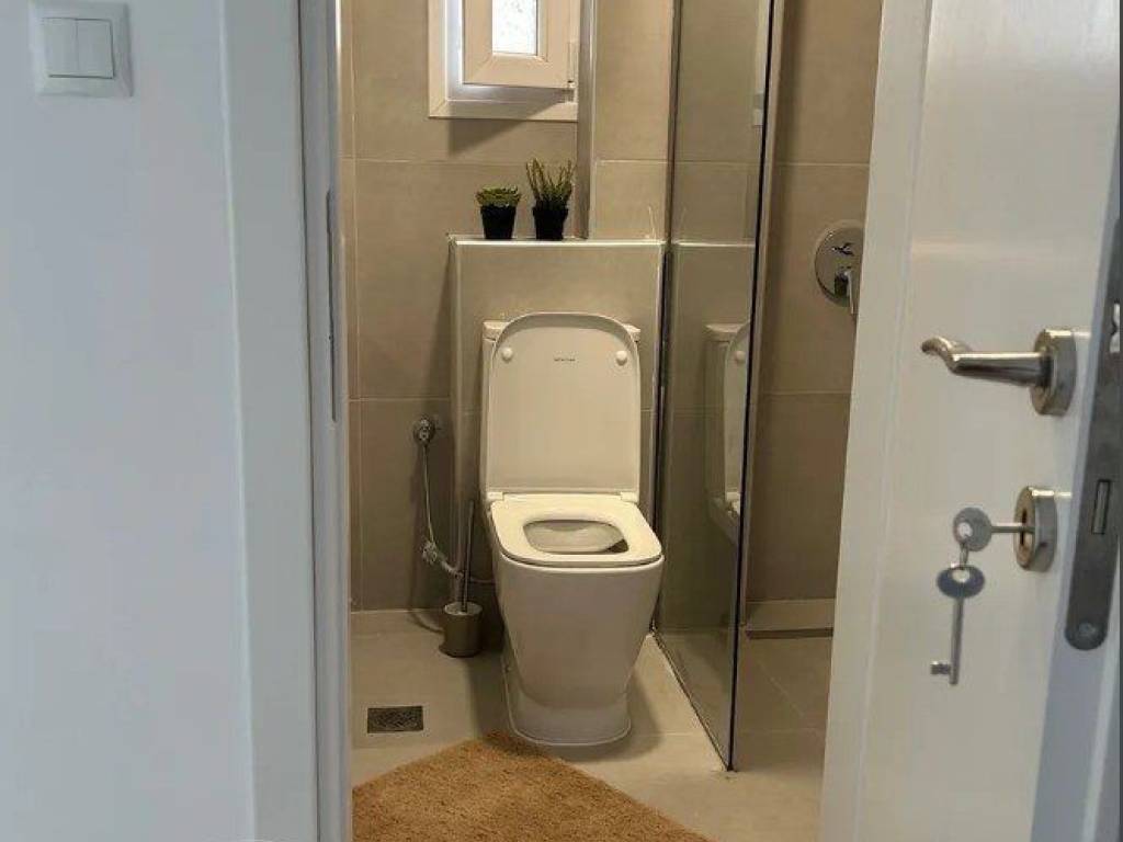 Forumland Real Estate, Μπάνιο