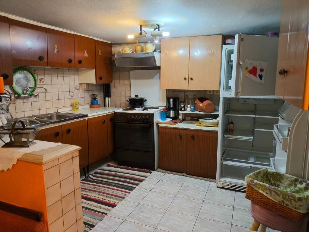 ΚΟΥΖΙΝΑ ΙΣΟΓΕΙΟΥ