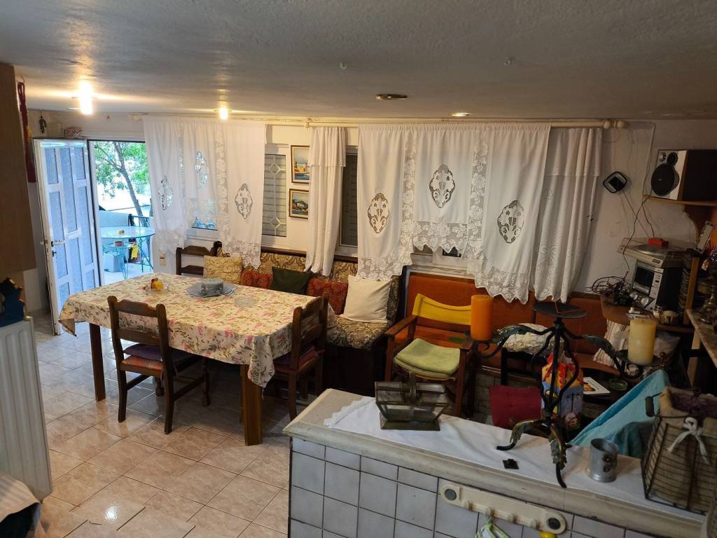 ΣΑΛΟΝΙ ΙΣΟΓΕΙΟΥ