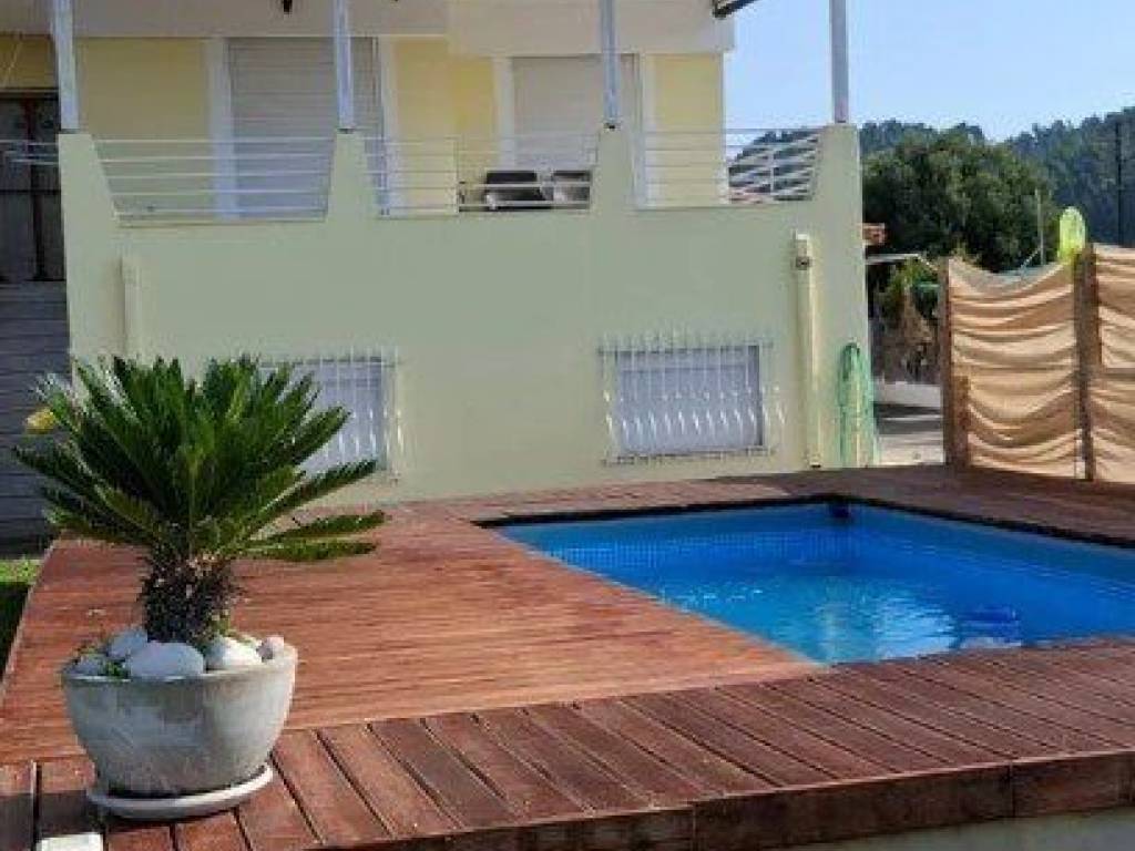 Forumland Real Estate, Εξωτερική Όψη