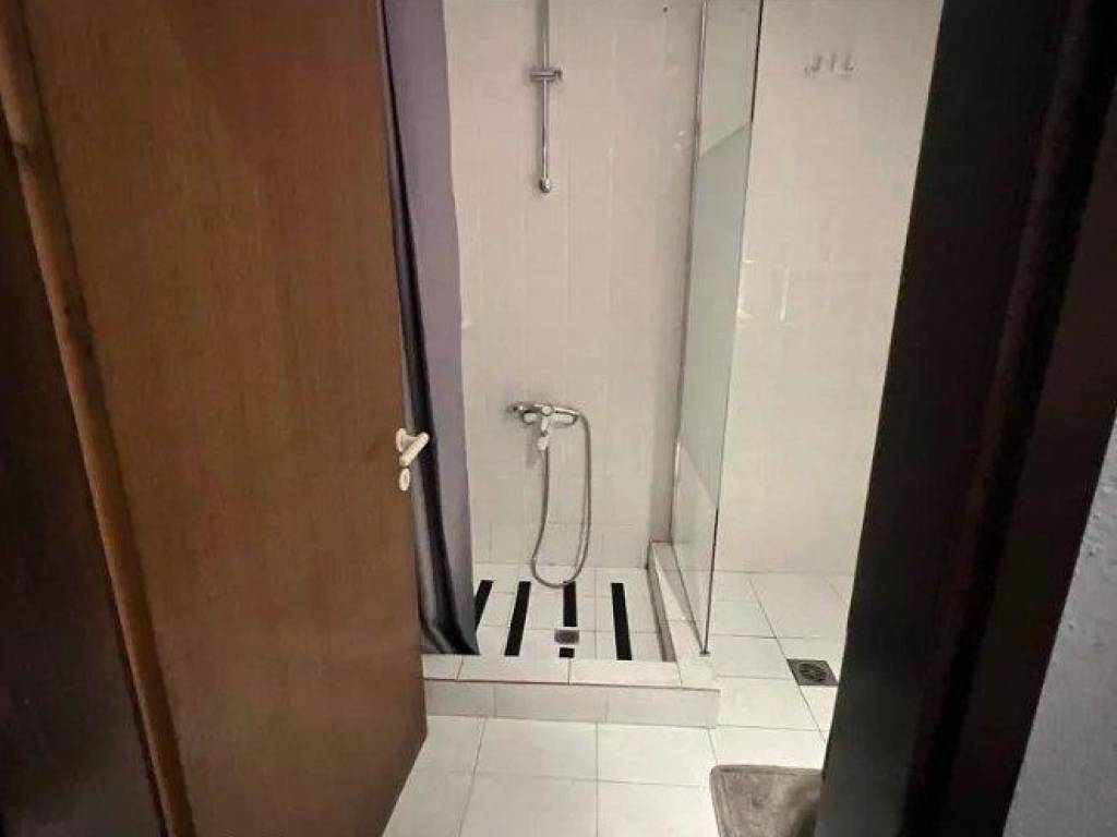 Forumland Real Estate, Μπάνιο