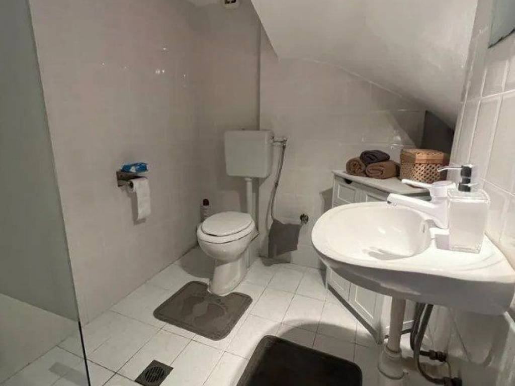 Forumland Real Estate, Μπάνιο