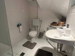 Forumland Real Estate, Μπάνιο