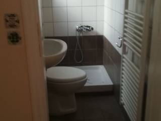 w/c με ντους της ισογ.γκαρσονιέρας