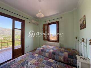 Παραθαλάσσια μονοκατοικία με θέα θάλαασα στην Επίδαυρο