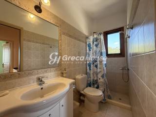 Παραθαλάσσια μονοκατοικία με θέα θάλαασα στην Επίδαυρο