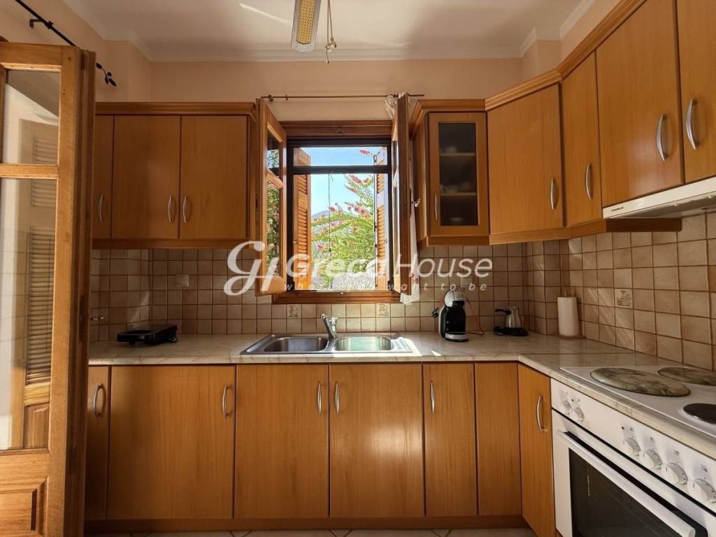 Παραθαλάσσια μονοκατοικία με θέα θάλαασα στην Επίδαυρο