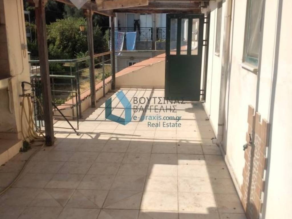 Βεράντα στον 2ο όροφο 