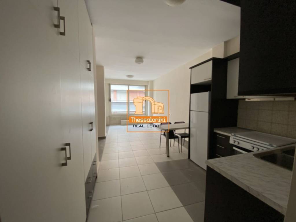 Πλ. Δώδεκα Αποστόλων, Συγκρότημα κατοικιών, 98 τ.μ.