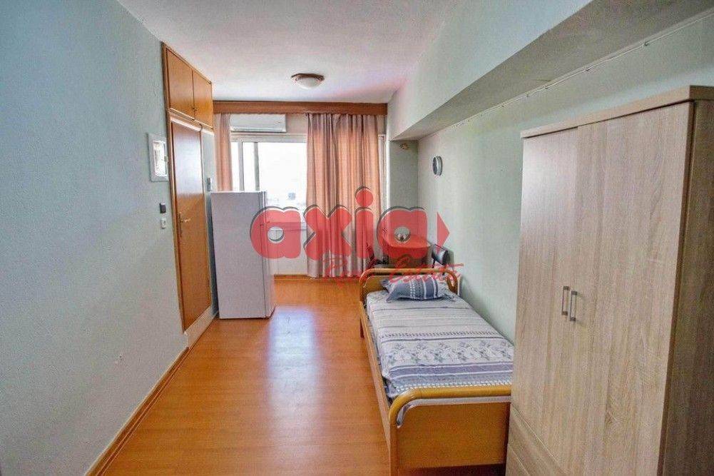 Ενοικιάζεται Studio 30τ.μ. σε ημιόροφο σε πολύ κεντρικό σημείο της πόλης. 
