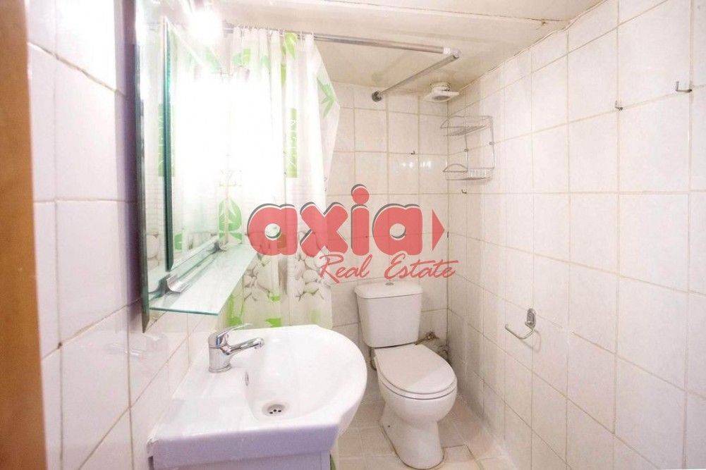 Ενοικιάζεται Studio 30τ.μ. σε ημιόροφο σε πολύ κεντρικό σημείο της πόλης. 