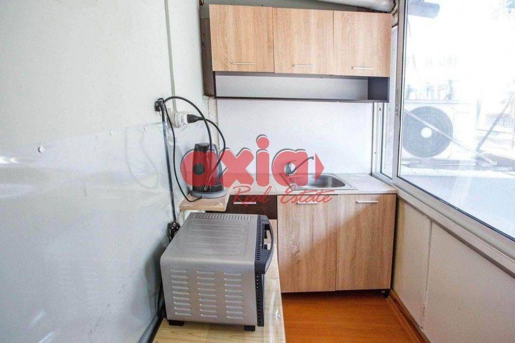 Ενοικιάζεται Studio 30τ.μ. σε ημιόροφο σε πολύ κεντρικό σημείο της πόλης. 