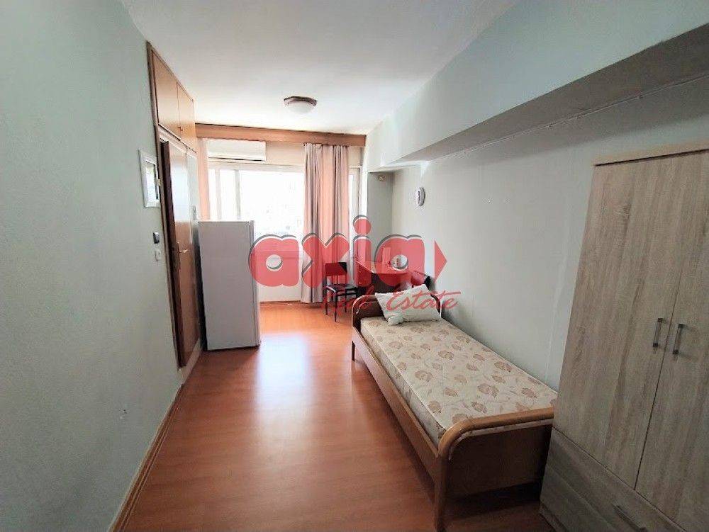 Ενοικιάζεται Studio 30τ.μ. σε ημιόροφο σε πολύ κεντρικό σημείο της πόλης. 