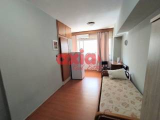 Ενοικιάζεται Studio 30τ.μ. σε ημιόροφο σε πολύ κεντρικό σημείο της πόλης. 