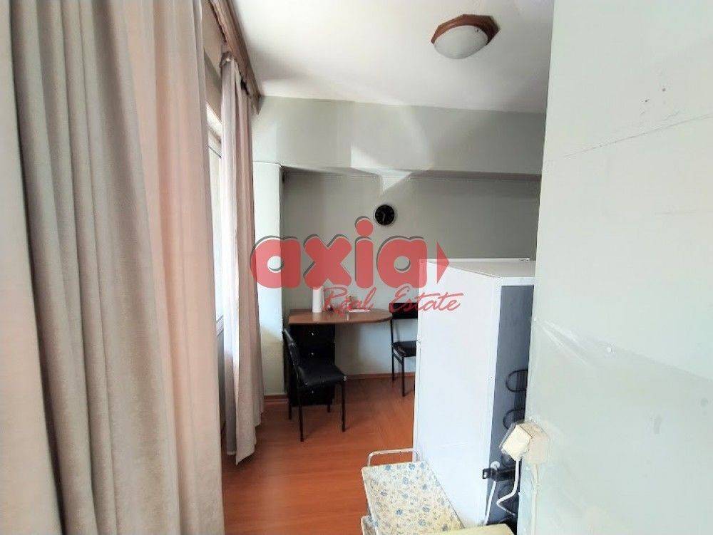 Ενοικιάζεται Studio 30τ.μ. σε ημιόροφο σε πολύ κεντρικό σημείο της πόλης. 