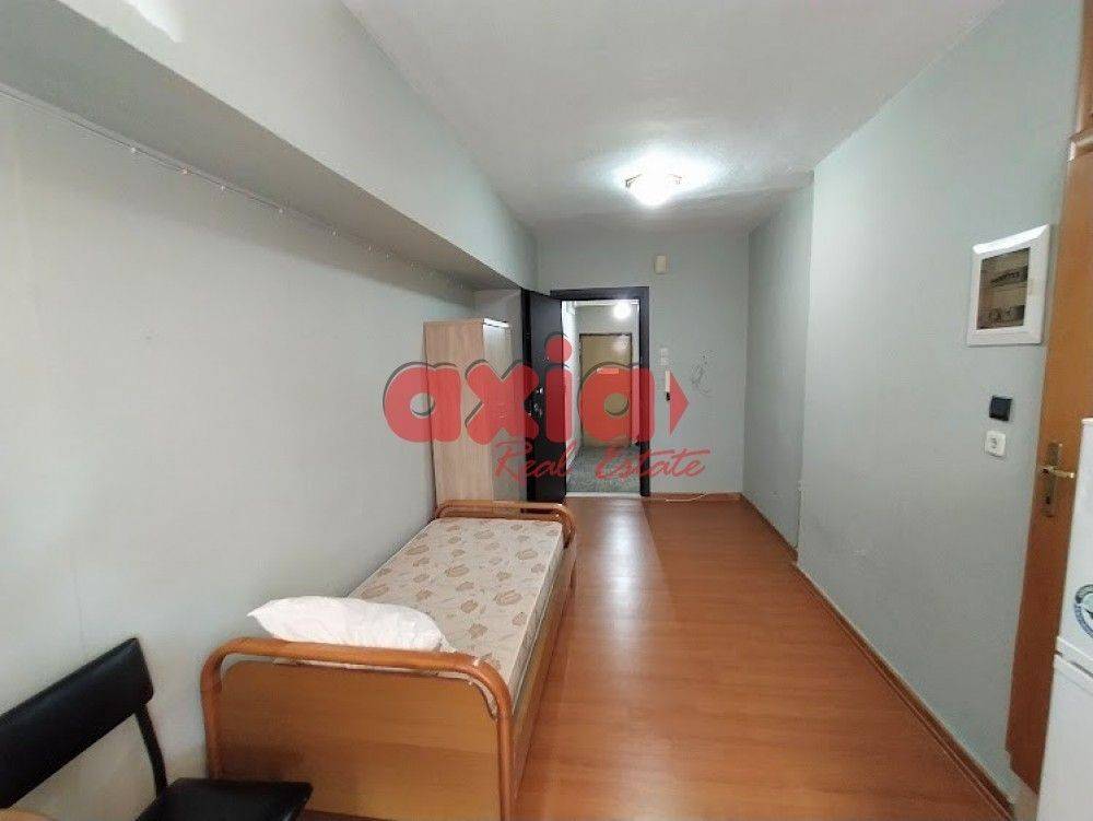 Ενοικιάζεται Studio 30τ.μ. σε ημιόροφο σε πολύ κεντρικό σημείο της πόλης. 