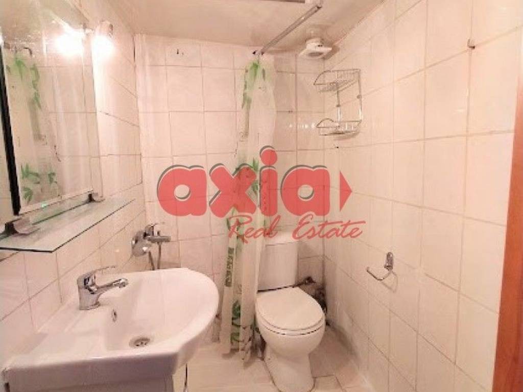 Ενοικιάζεται Studio 30τ.μ. σε ημιόροφο σε πολύ κεντρικό σημείο της πόλης. 