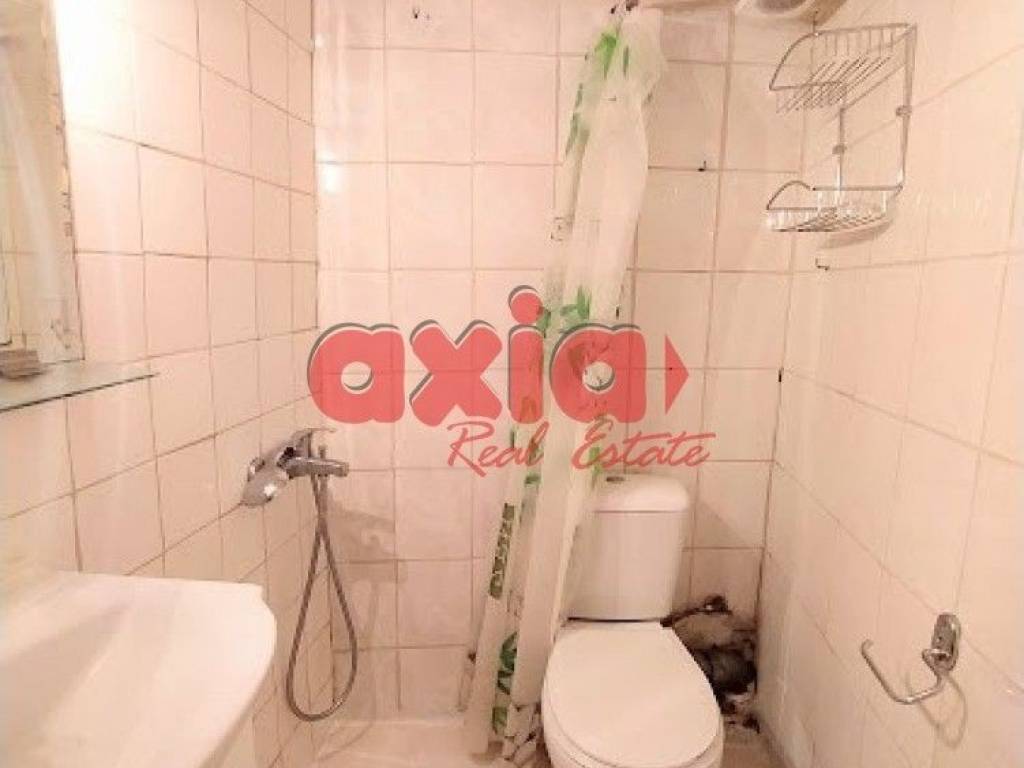 Ενοικιάζεται Studio 30τ.μ. σε ημιόροφο σε πολύ κεντρικό σημείο της πόλης. 