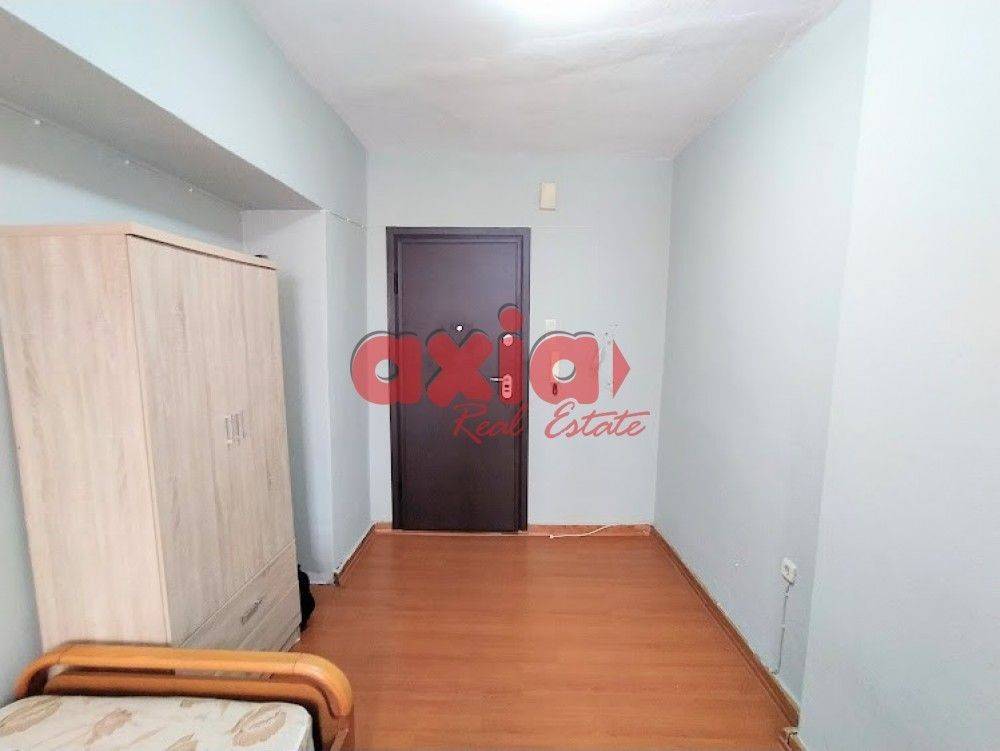 Ενοικιάζεται Studio 30τ.μ. σε ημιόροφο σε πολύ κεντρικό σημείο της πόλης. 