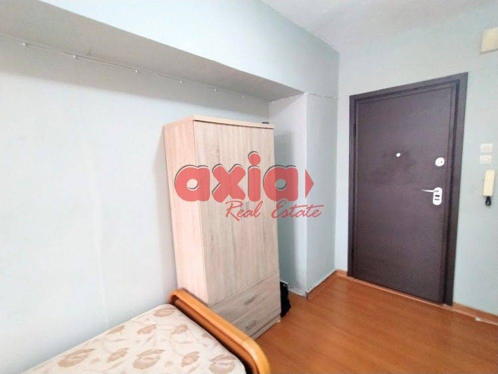 Ενοικιάζεται Studio 30τ.μ. σε ημιόροφο σε πολύ κεντρικό σημείο της πόλης. 