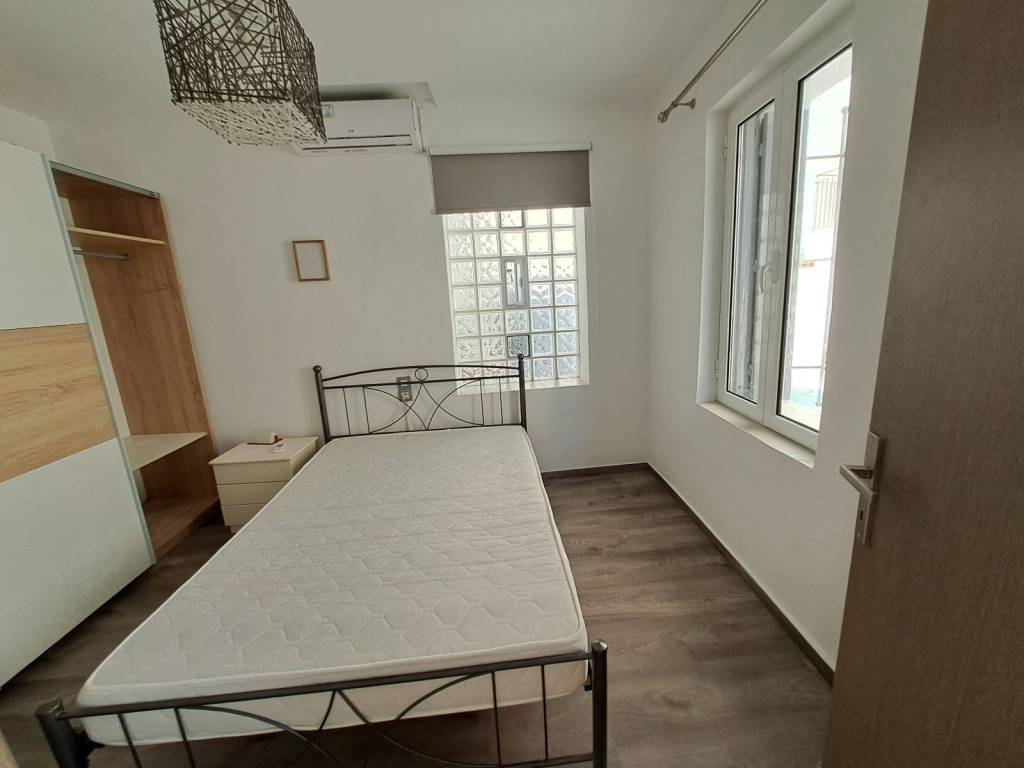 1-Ο Υ/Δ + ΝΕΟ INVERTER KLIMATISTIKO 12ARI+ΣΥΡΟΜΕΝΗ ΝΤΟΥΛΑΠΑ