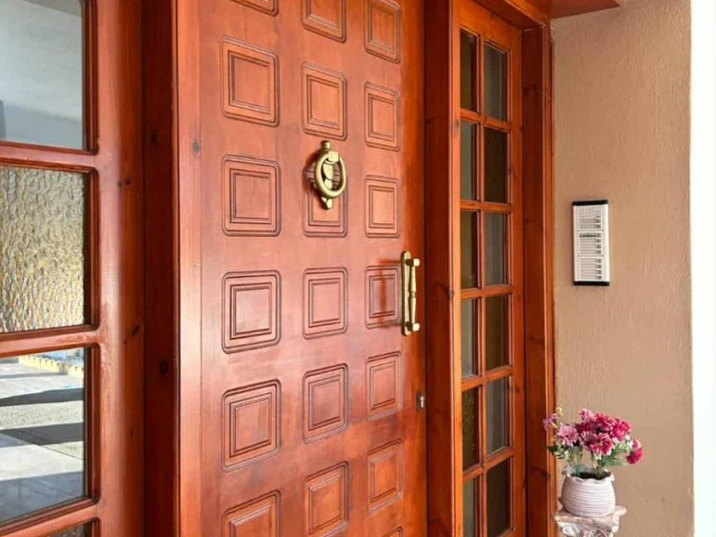 ΠΟΡΤΑ ΚΤΗΡΙΟΥ